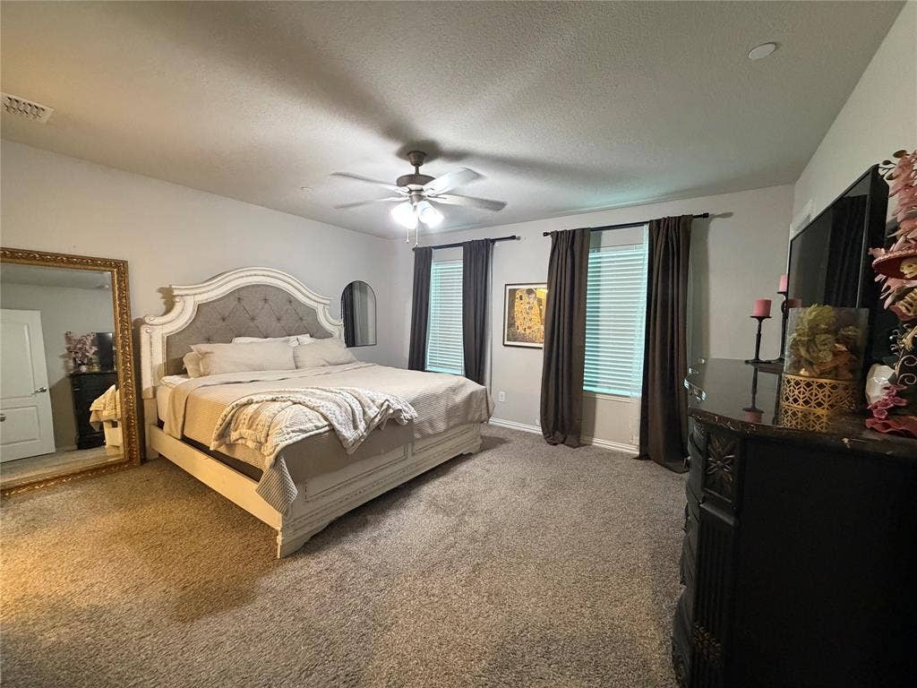 2812 Appaloosa Lane, Mesquite, TX 75150 Recessed lighting, ceiling fan, carpeted flooring, and window treatments with blinds