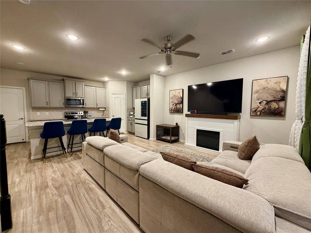 2812 Appaloosa Lane, Mesquite, TX 75150 Open concept living space with wood-finish flooring
