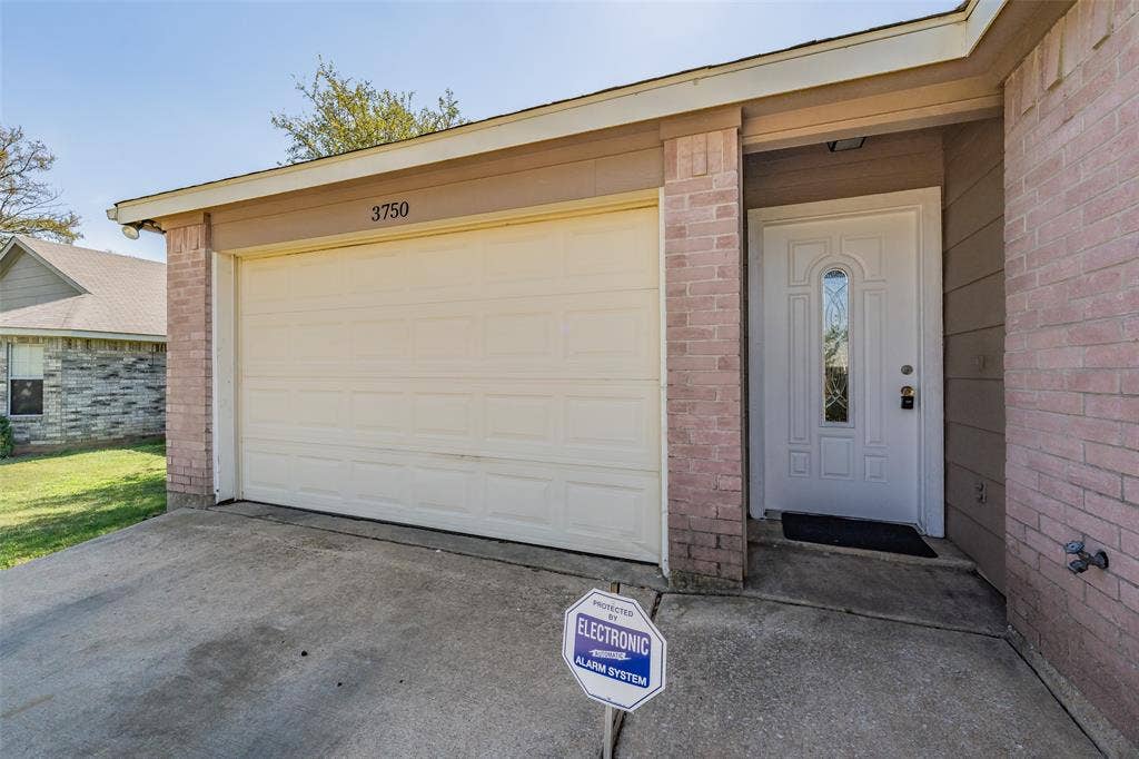 3750 Meadowbrook Drive, Fort Worth, TX 76103 3750 Meadowbrook Drive, Fort Worth, TX 76103