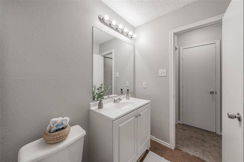 3750 Meadowbrook Drive, Fort Worth, TX 76103 3750 Meadowbrook Drive, Fort Worth, TX 76103