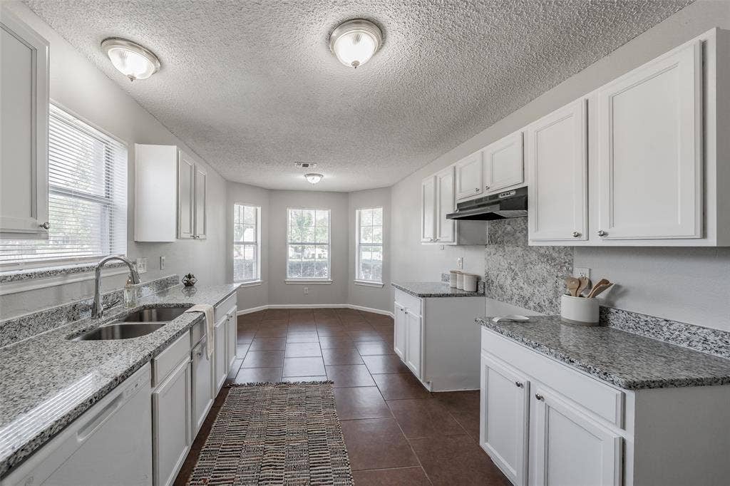 3750 Meadowbrook Drive, Fort Worth, TX 76103 3750 Meadowbrook Drive, Fort Worth, TX 76103