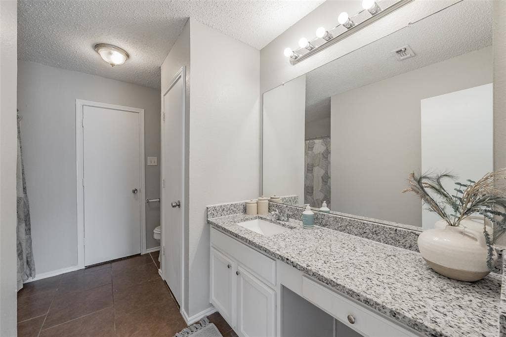 3750 Meadowbrook Drive, Fort Worth, TX 76103 3750 Meadowbrook Drive, Fort Worth, TX 76103