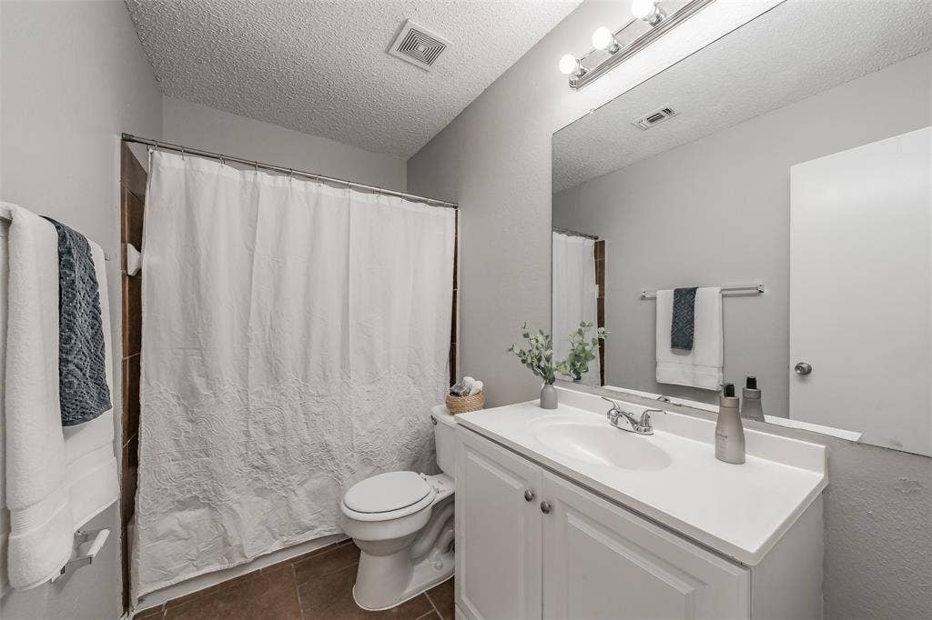 3750 Meadowbrook Drive, Fort Worth, TX 76103 3750 Meadowbrook Drive, Fort Worth, TX 76103