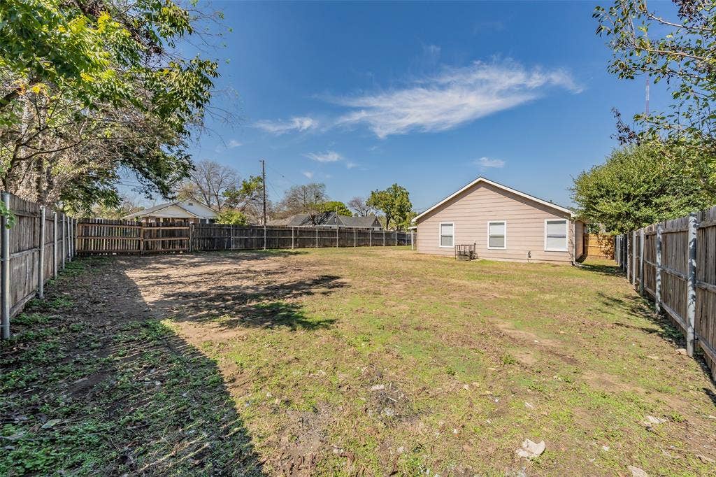 3750 Meadowbrook Drive, Fort Worth, TX 76103 3750 Meadowbrook Drive, Fort Worth, TX 76103
