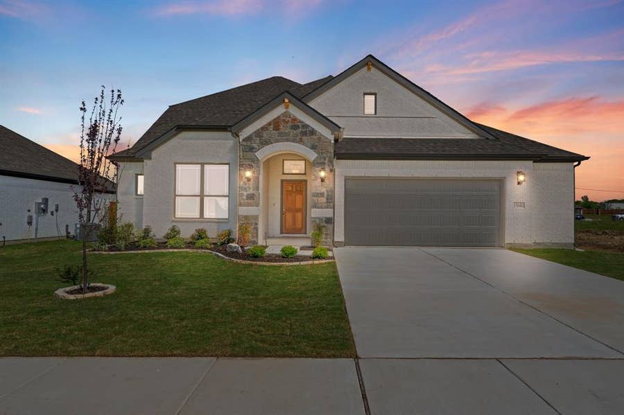 Property photo for 2457 Acacia Road, Cleburne, TX