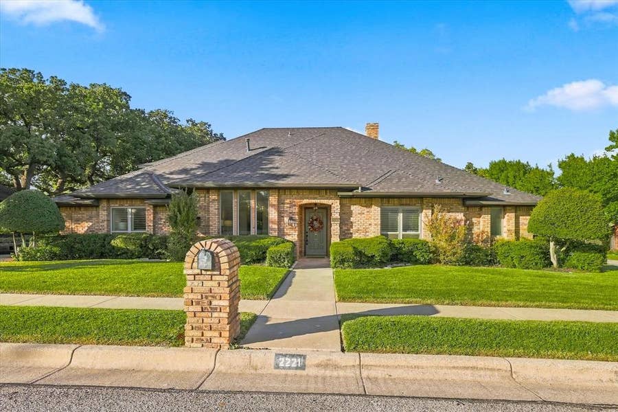 Property photo for 2221 Pine Thicket Lane, Bedford, TX