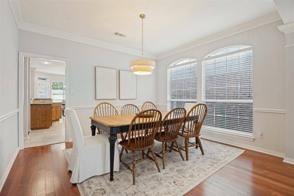 2323 Everton Drive, Arlington, TX 76001