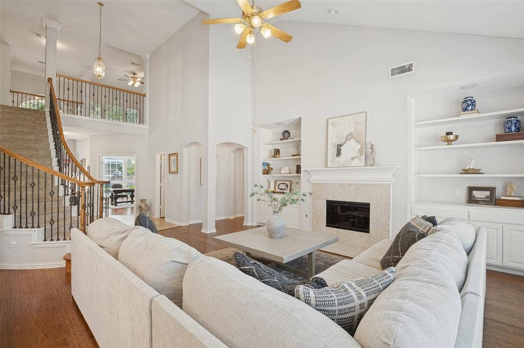 2323 Everton Drive, Arlington, TX 76001