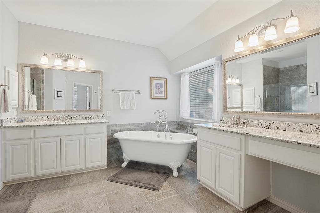 2323 Everton Drive, Arlington, TX 76001