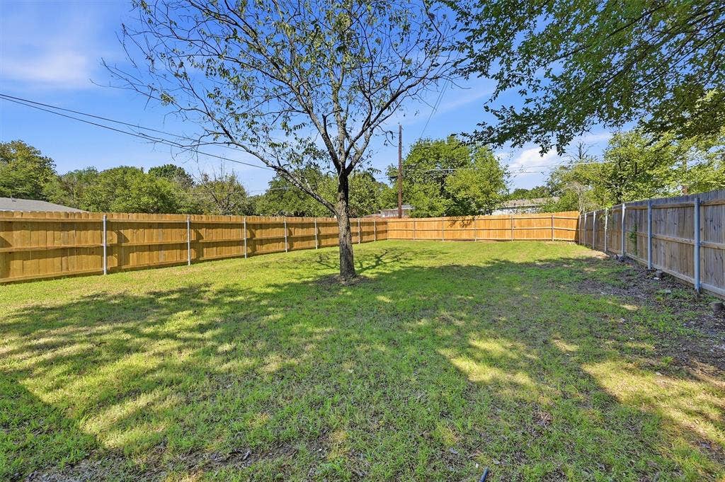 703 E Sears Street, Denison, TX 75021
