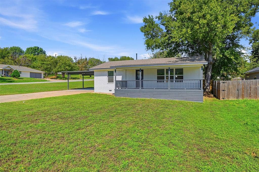 703 E Sears Street, Denison, TX 75021