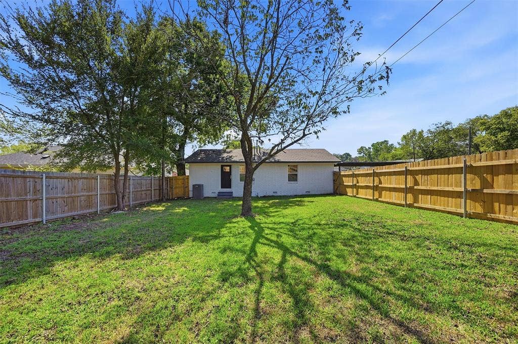 703 E Sears Street, Denison, TX 75021
