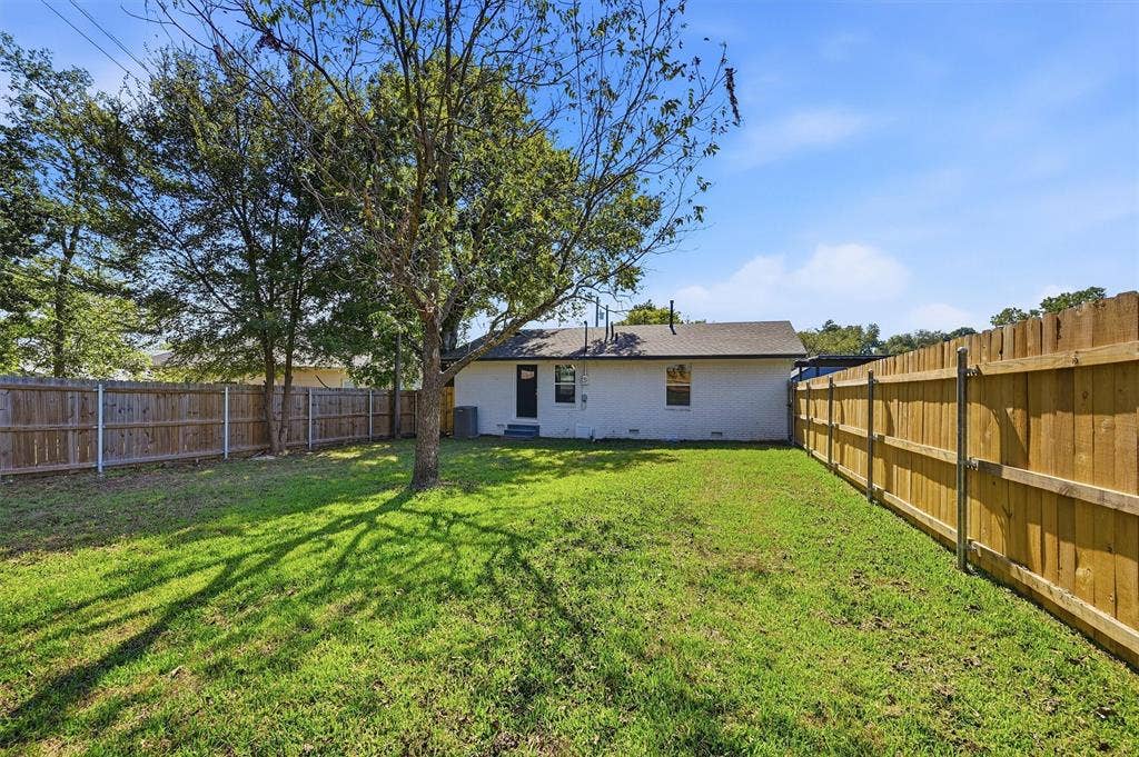 703 E Sears Street, Denison, TX 75021