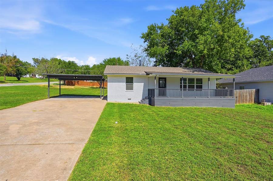 Property photo for 703 E Sears Street, Denison, TX