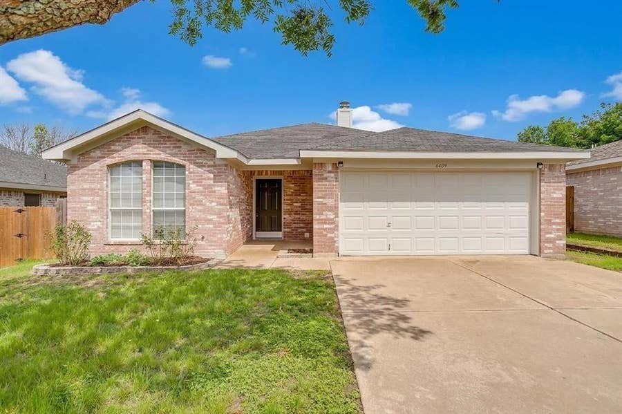 Property photo for 6409 Riverwater Trail, Fort Worth, TX
