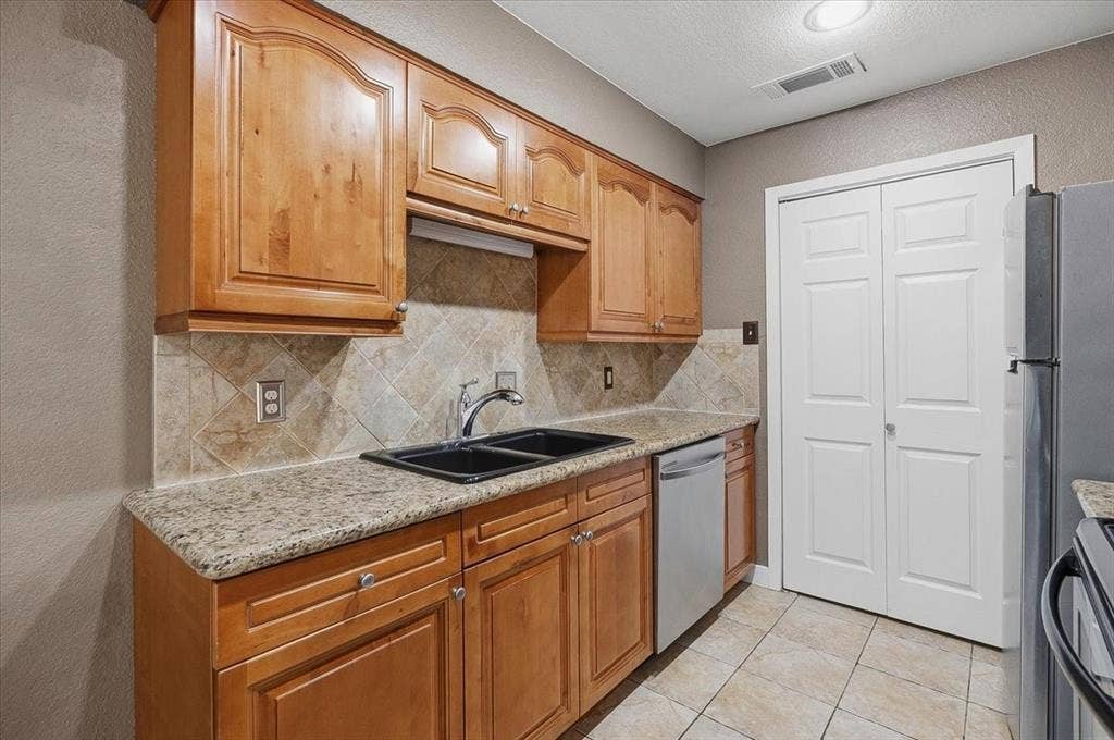 5638 Cedar Creek Drive, Benbrook, TX 76109 5638 Cedar Creek Drive, Benbrook, TX 76109
