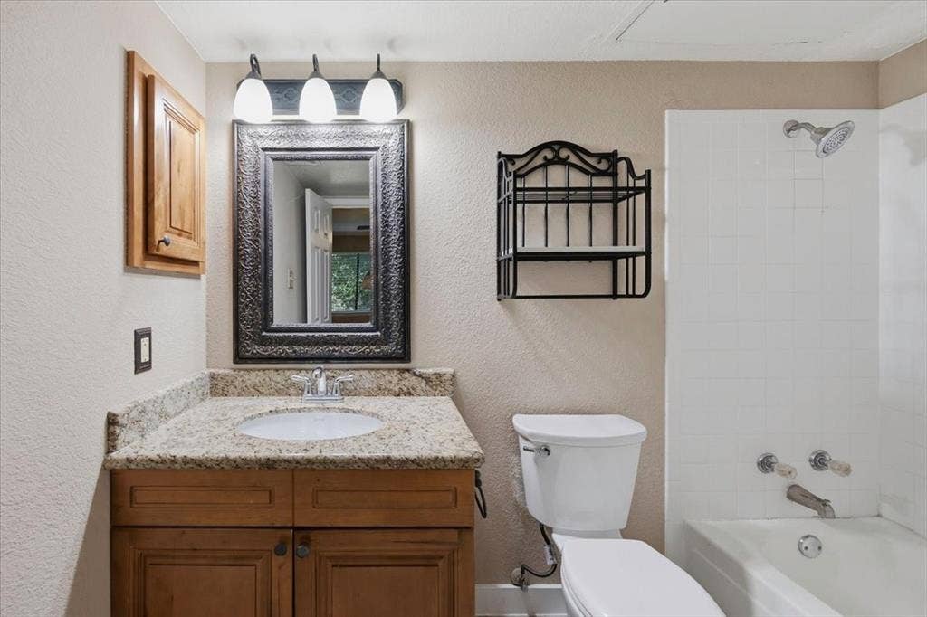 5638 Cedar Creek Drive, Benbrook, TX 76109 5638 Cedar Creek Drive, Benbrook, TX 76109