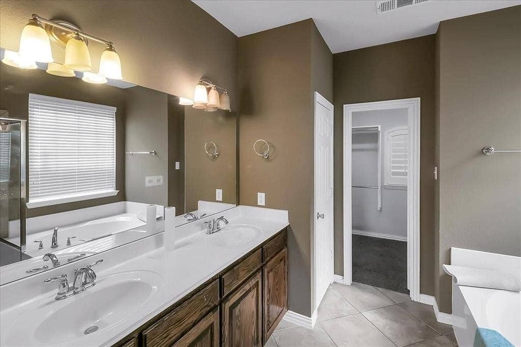 7306 Waterbury Drive, Rowlett, TX 75089 7306 Waterbury Drive, Rowlett, TX 75089