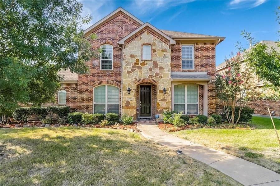 Property photo for 7306 Waterbury Drive, Rowlett, TX