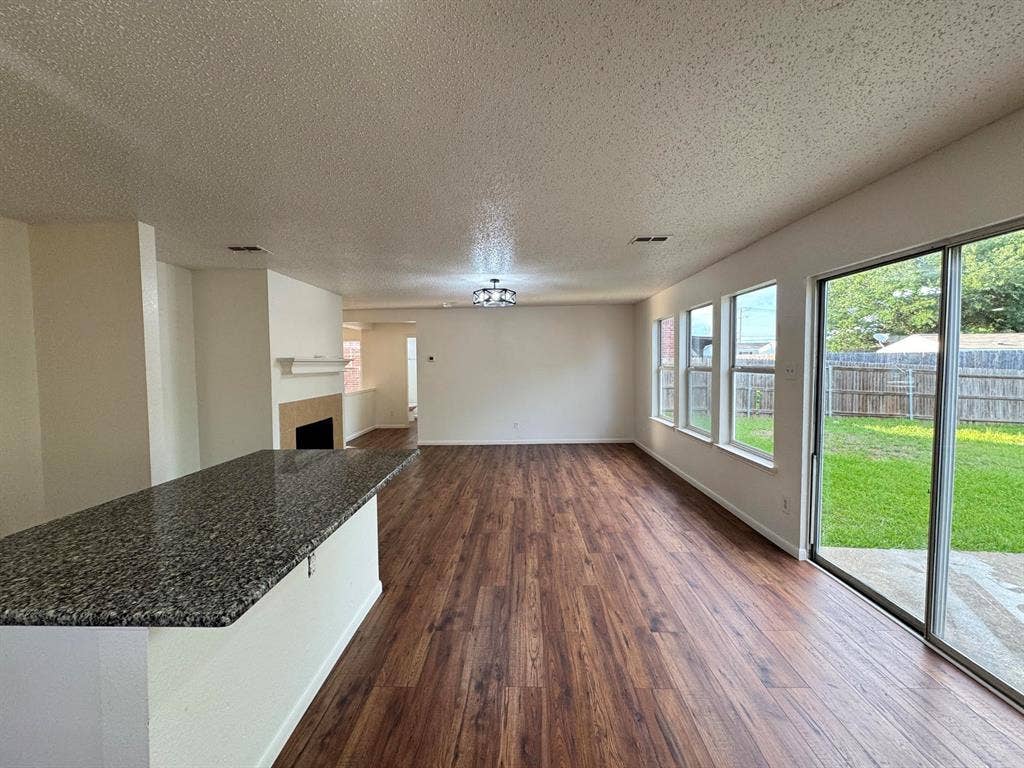 7305 Marsland Lane, Arlington, TX 76001