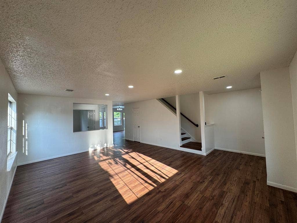 7305 Marsland Lane, Arlington, TX 76001