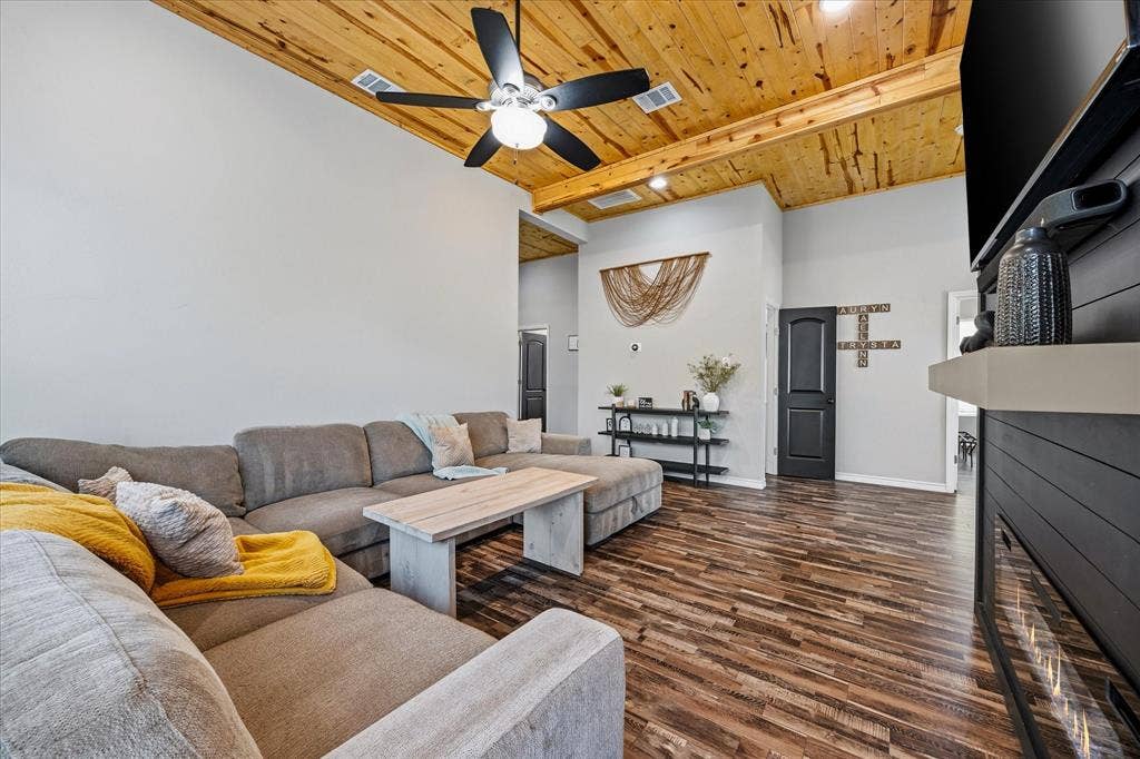 2206 Drake Street, Caddo Mills, TX 75135 2206 Drake Street, Caddo Mills, TX 75135