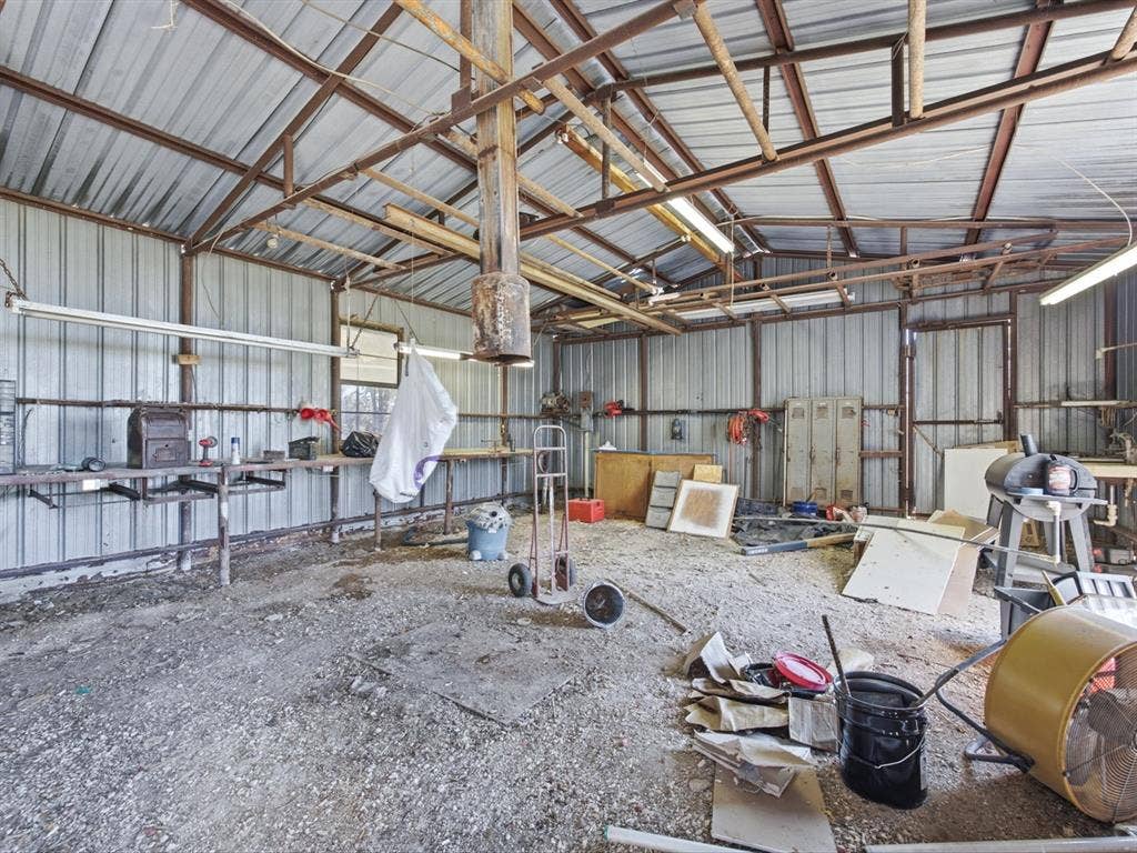 211 Whitehouse Road, Ennis, TX 75119 211 Whitehouse Road, Ennis, TX 75119