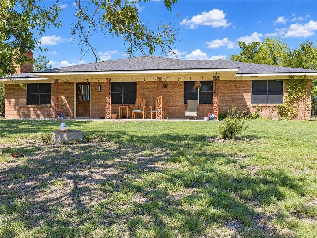 211 Whitehouse Road, Ennis, TX 75119 211 Whitehouse Road, Ennis, TX 75119
