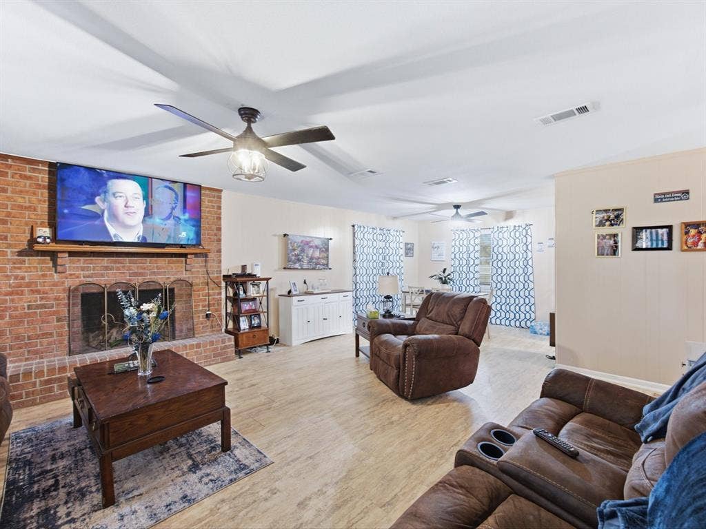 211 Whitehouse Road, Ennis, TX 75119 211 Whitehouse Road, Ennis, TX 75119