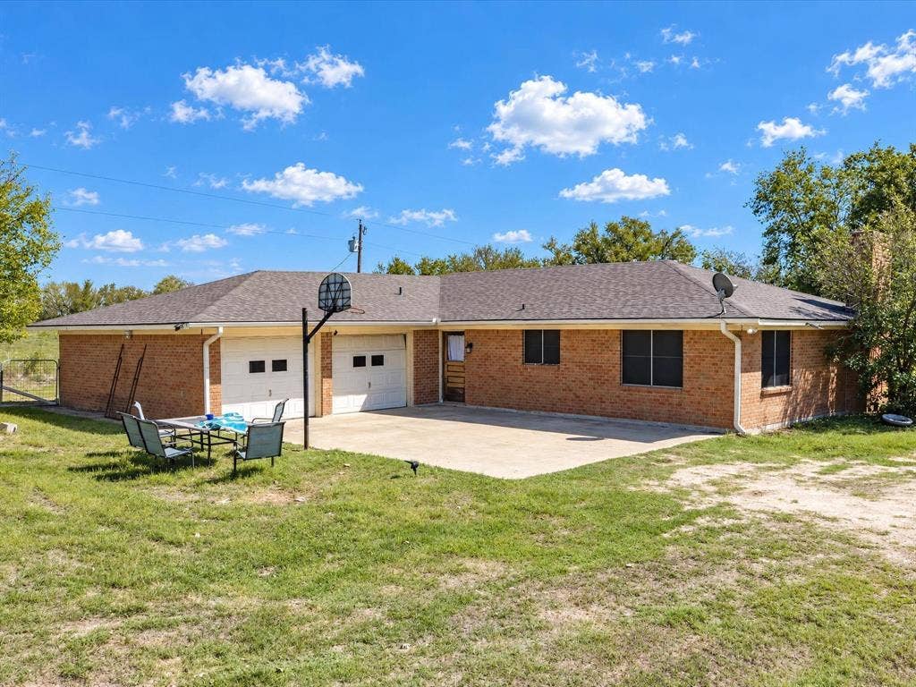 211 Whitehouse Road, Ennis, TX 75119 211 Whitehouse Road, Ennis, TX 75119