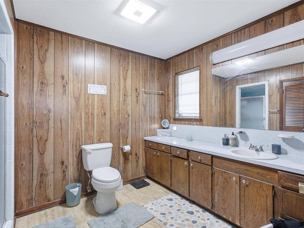 211 Whitehouse Road, Ennis, TX 75119 211 Whitehouse Road, Ennis, TX 75119