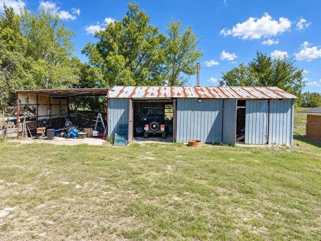 211 Whitehouse Road, Ennis, TX 75119 211 Whitehouse Road, Ennis, TX 75119