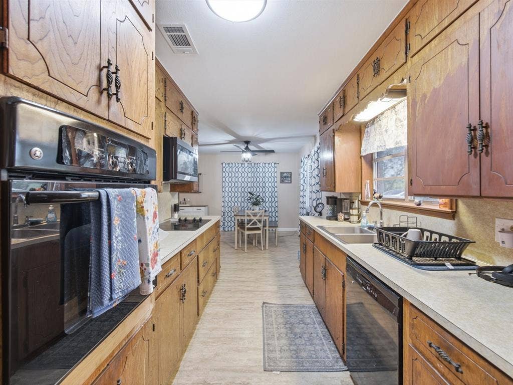 211 Whitehouse Road, Ennis, TX 75119 211 Whitehouse Road, Ennis, TX 75119
