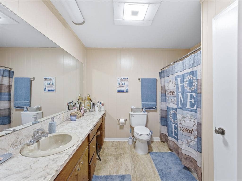 211 Whitehouse Road, Ennis, TX 75119 211 Whitehouse Road, Ennis, TX 75119