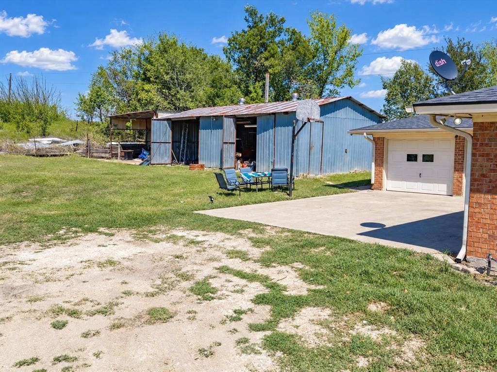 211 Whitehouse Road, Ennis, TX 75119 211 Whitehouse Road, Ennis, TX 75119