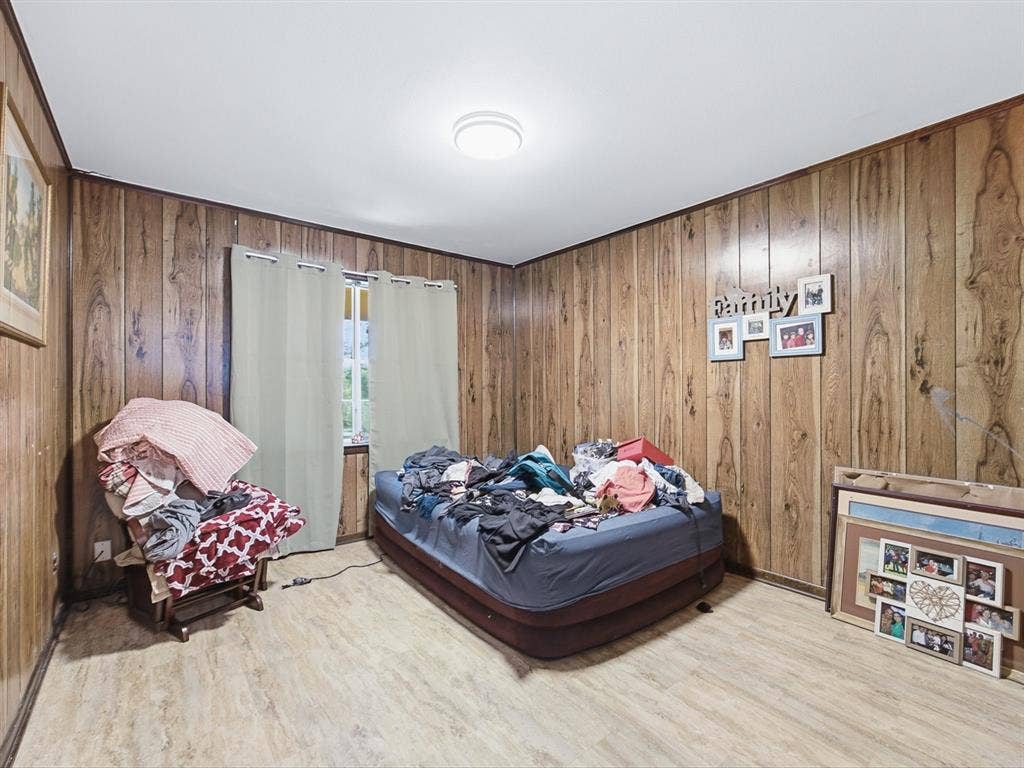 211 Whitehouse Road, Ennis, TX 75119 211 Whitehouse Road, Ennis, TX 75119