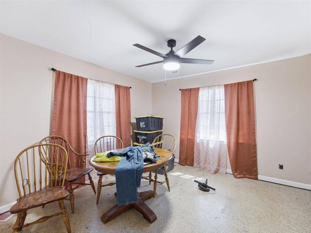 211 Whitehouse Road, Ennis, TX 75119 211 Whitehouse Road, Ennis, TX 75119