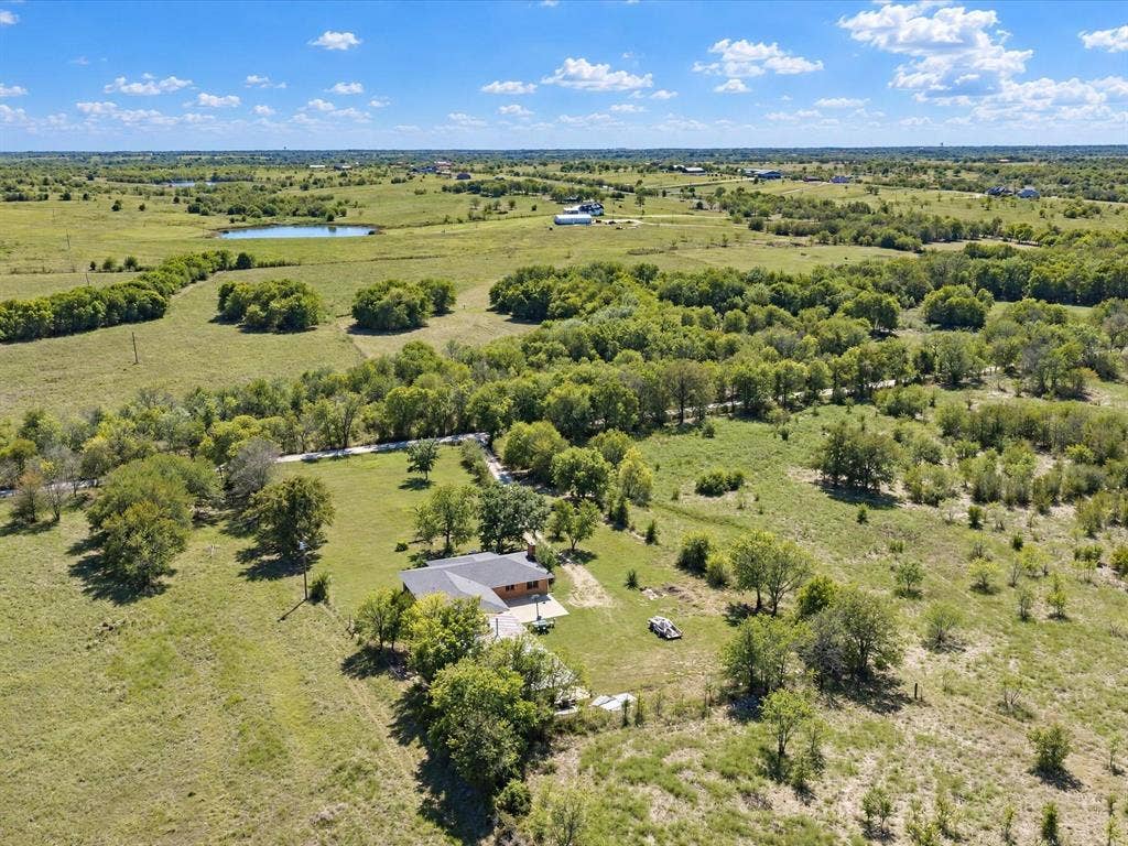 211 Whitehouse Road, Ennis, TX 75119 211 Whitehouse Road, Ennis, TX 75119