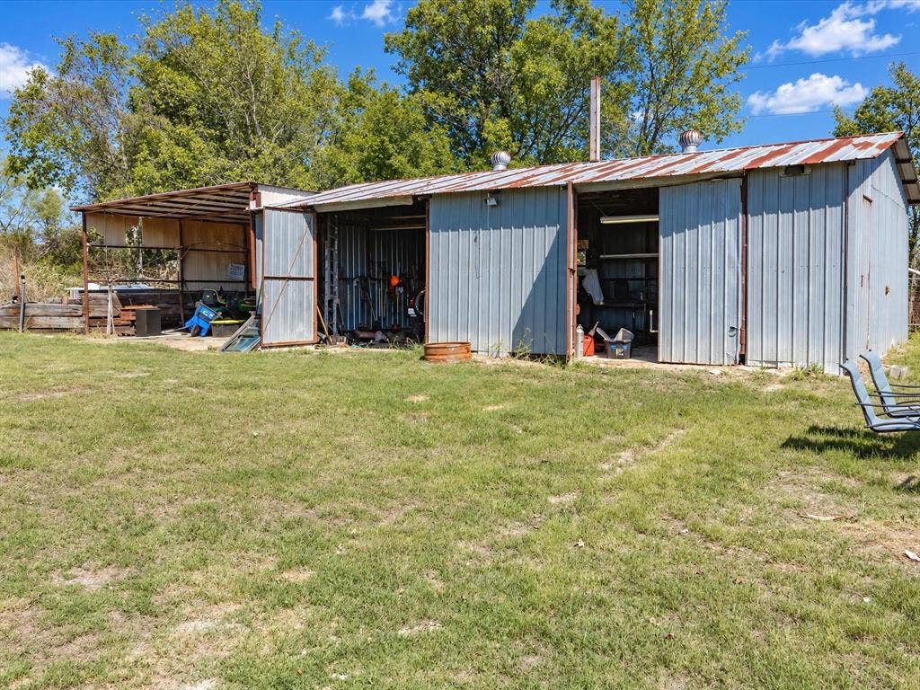 211 Whitehouse Road, Ennis, TX 75119 211 Whitehouse Road, Ennis, TX 75119