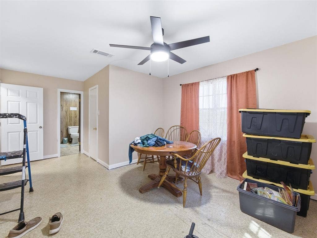 211 Whitehouse Road, Ennis, TX 75119 211 Whitehouse Road, Ennis, TX 75119