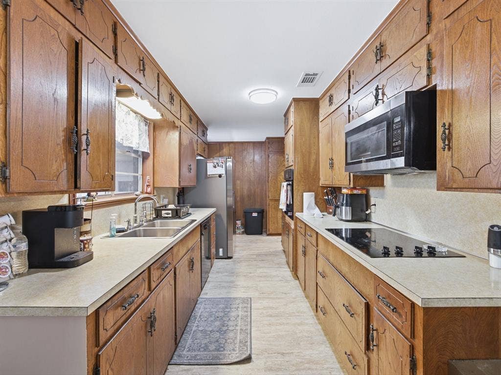 211 Whitehouse Road, Ennis, TX 75119 211 Whitehouse Road, Ennis, TX 75119