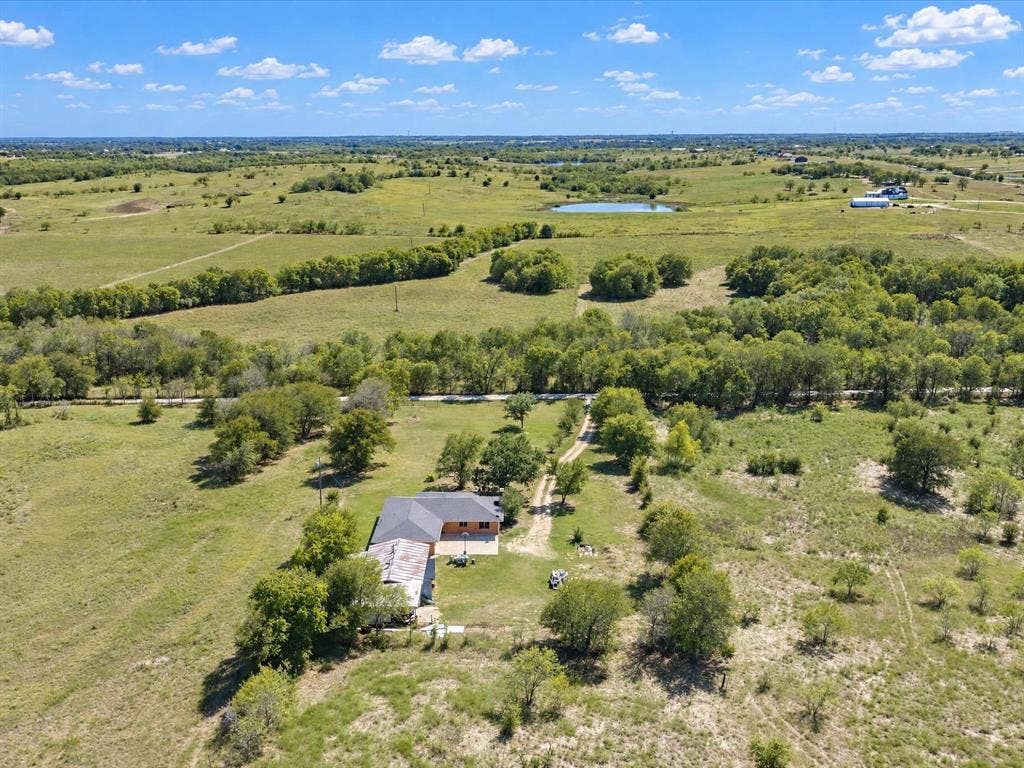 211 Whitehouse Road, Ennis, TX 75119 211 Whitehouse Road, Ennis, TX 75119