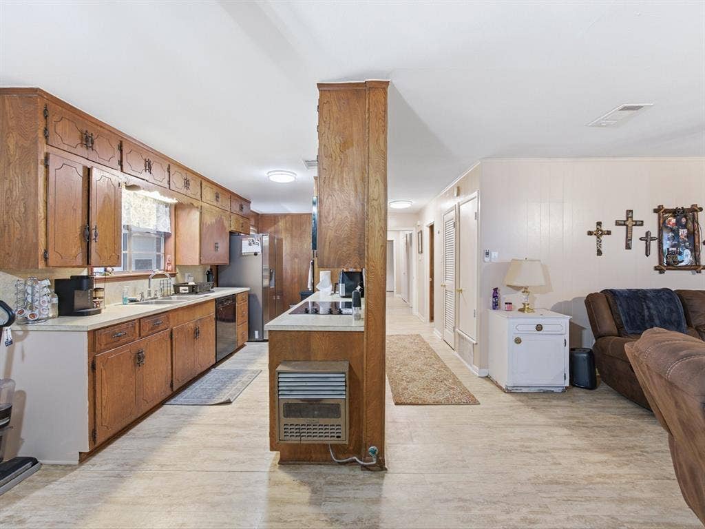 211 Whitehouse Road, Ennis, TX 75119 211 Whitehouse Road, Ennis, TX 75119