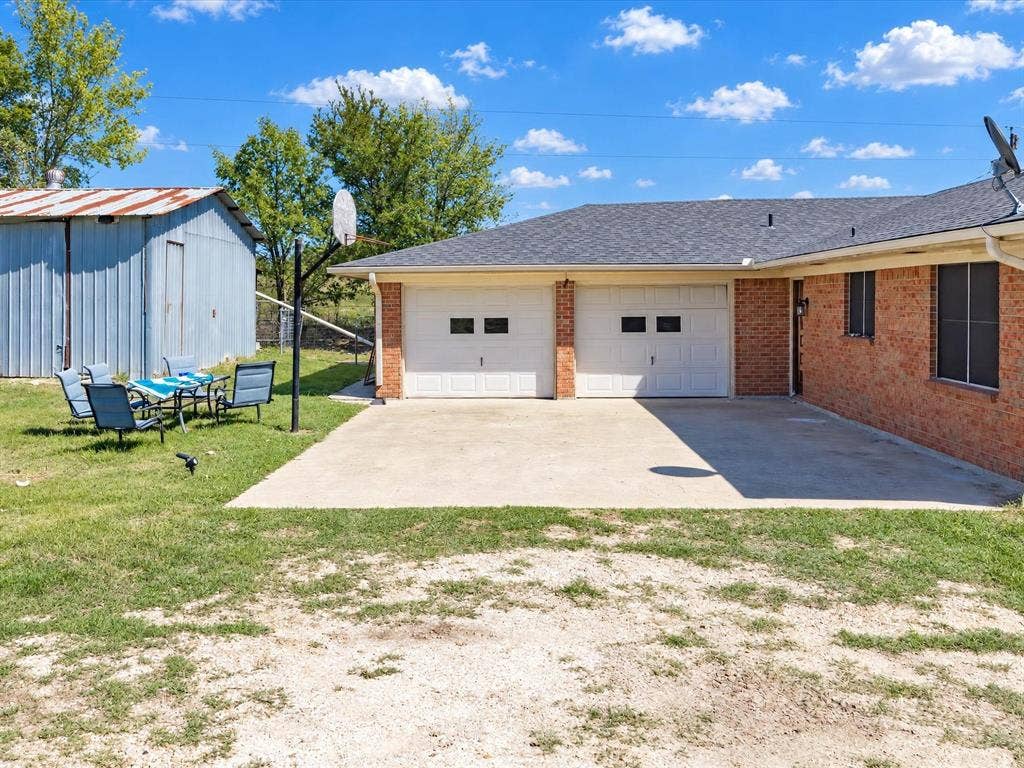 211 Whitehouse Road, Ennis, TX 75119 211 Whitehouse Road, Ennis, TX 75119