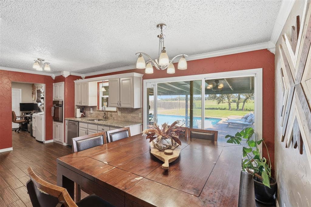 2609 Oaks Drive, Granbury, TX 76049