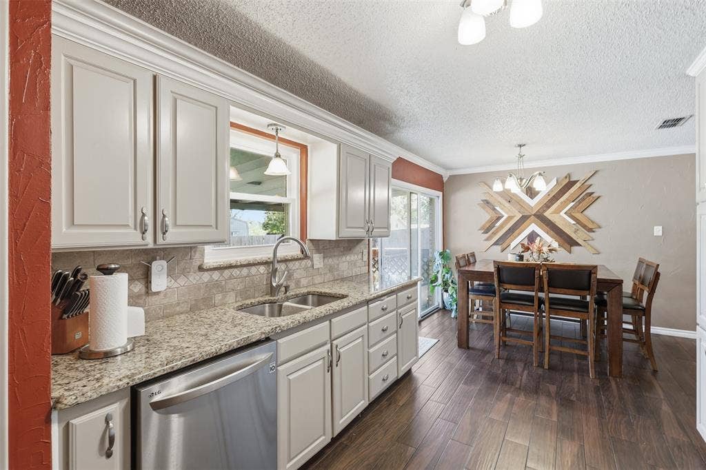 2609 Oaks Drive, Granbury, TX 76049