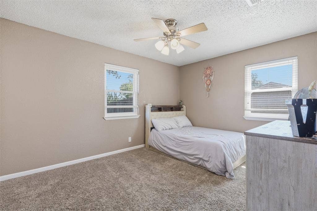 2609 Oaks Drive, Granbury, TX 76049