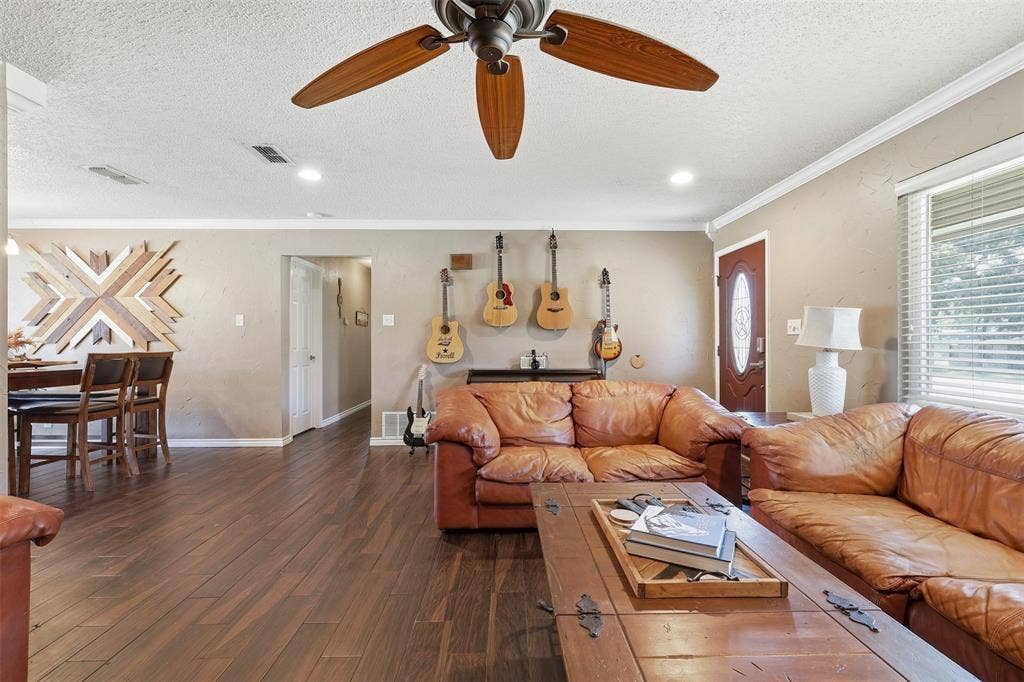 2609 Oaks Drive, Granbury, TX 76049