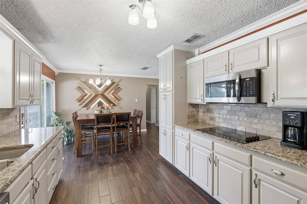 2609 Oaks Drive, Granbury, TX 76049