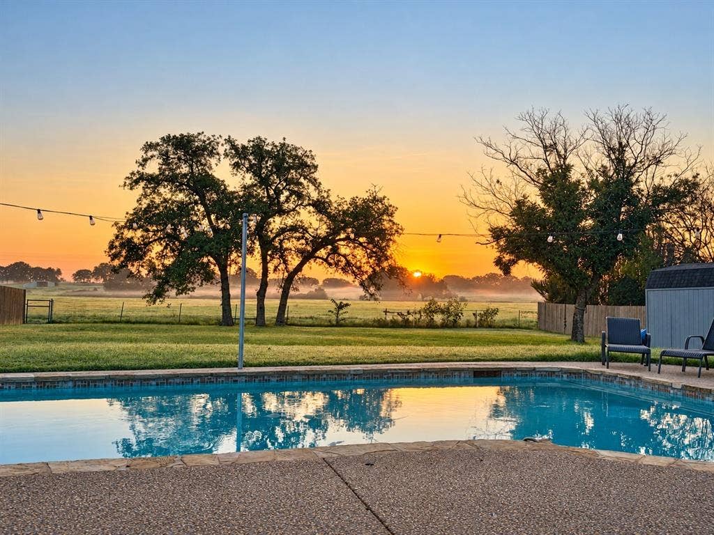 2609 Oaks Drive, Granbury, TX 76049